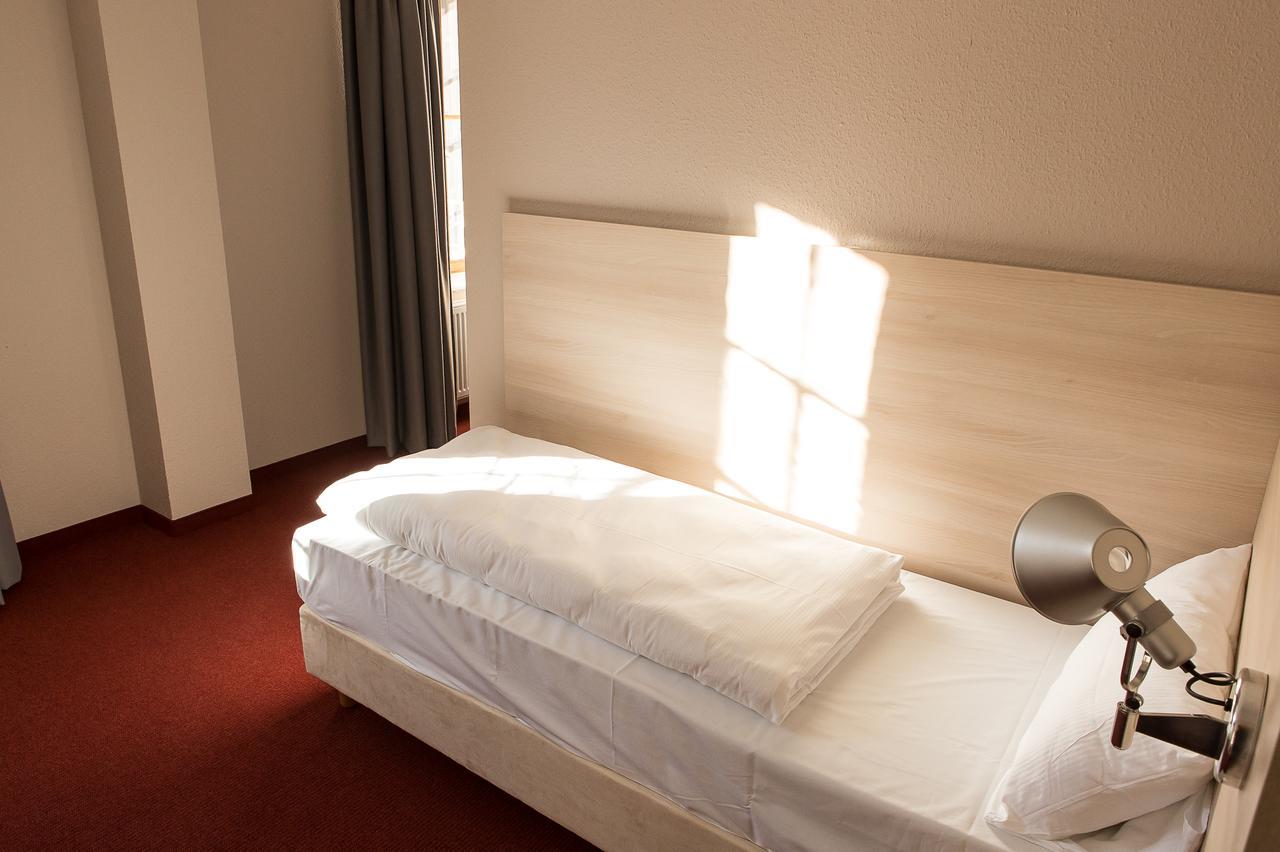 Rasthof & Motel Hermsdorfer Kreuz Ngoại thất bức ảnh